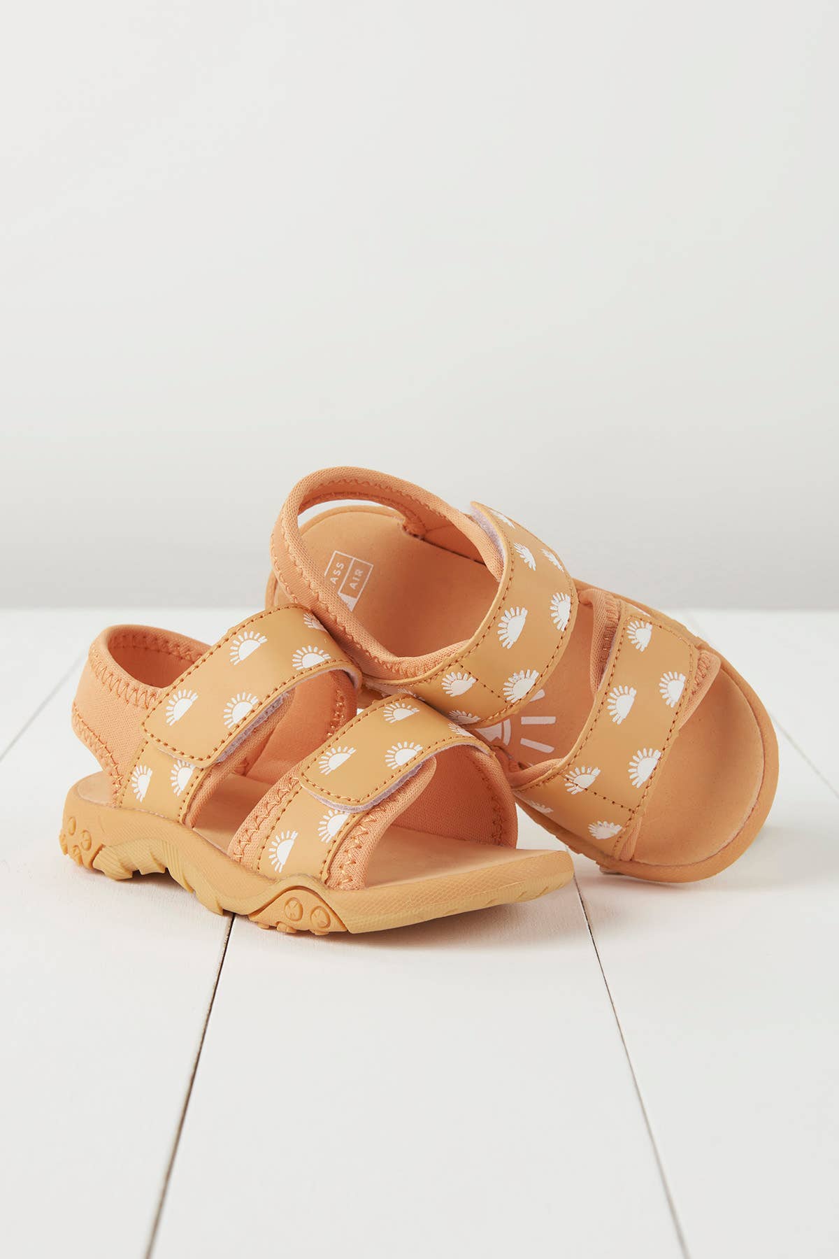 Grass & Air - Colour Changing Sandals - Peach