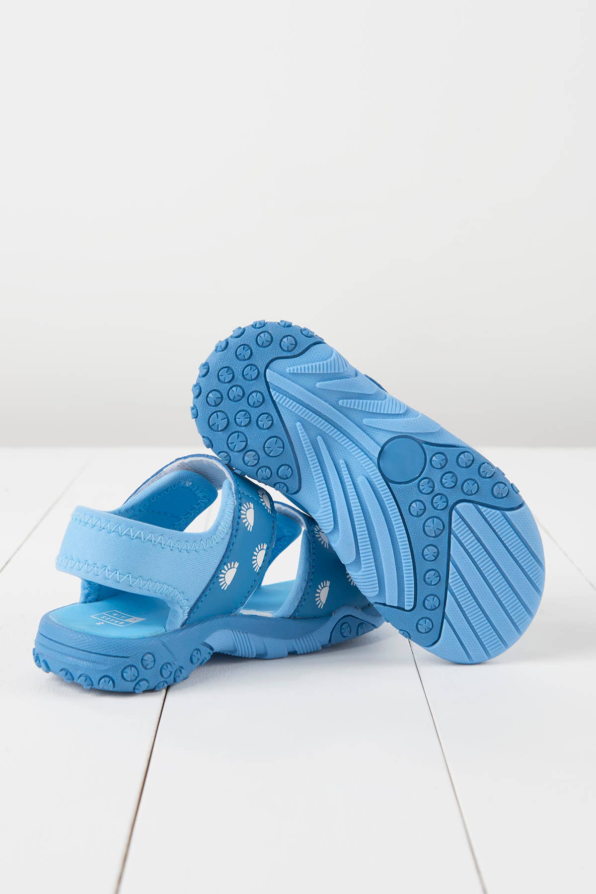 Grass & Air - Colour Changing Sandals - Blue