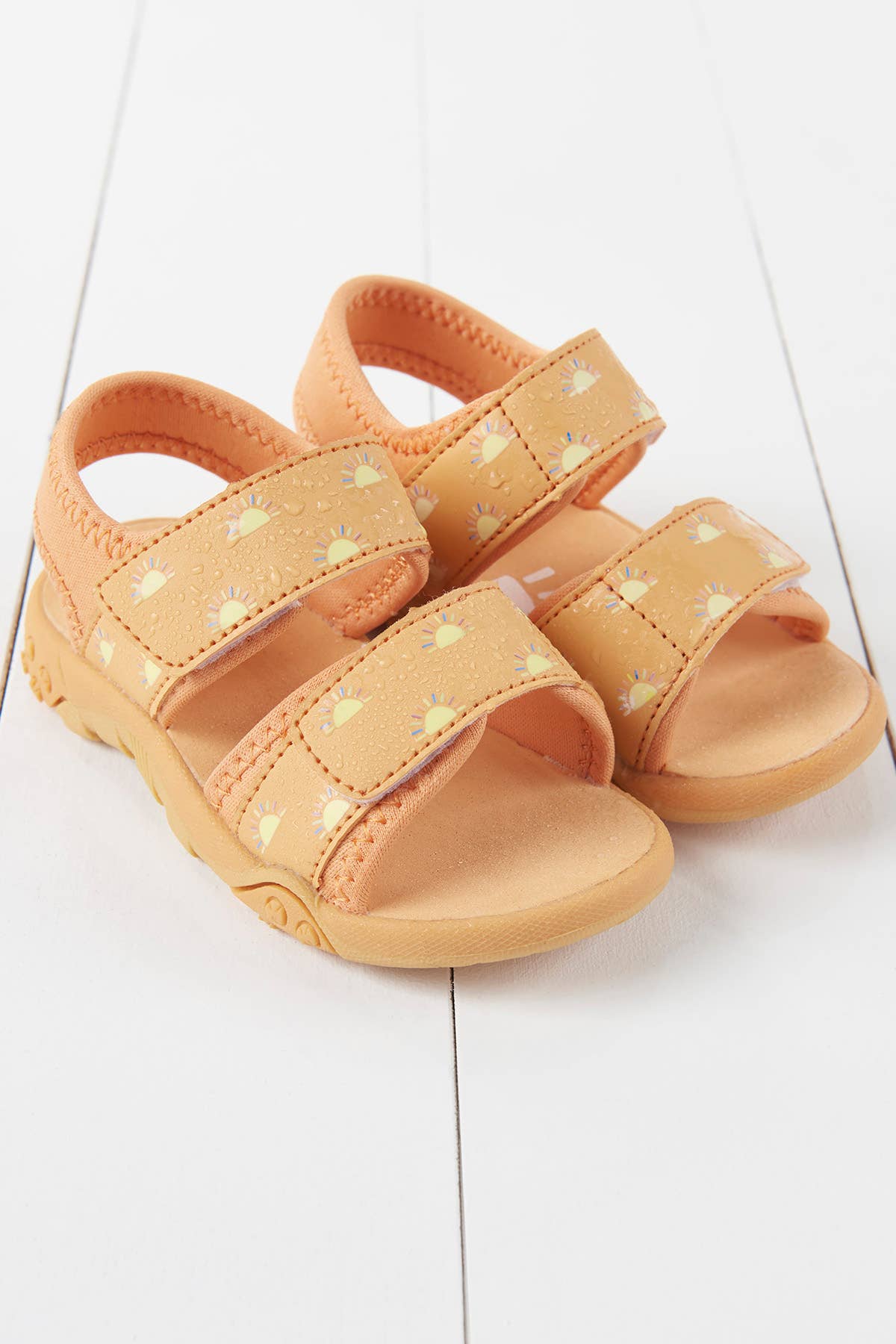 Grass & Air - Colour Changing Sandals - Peach