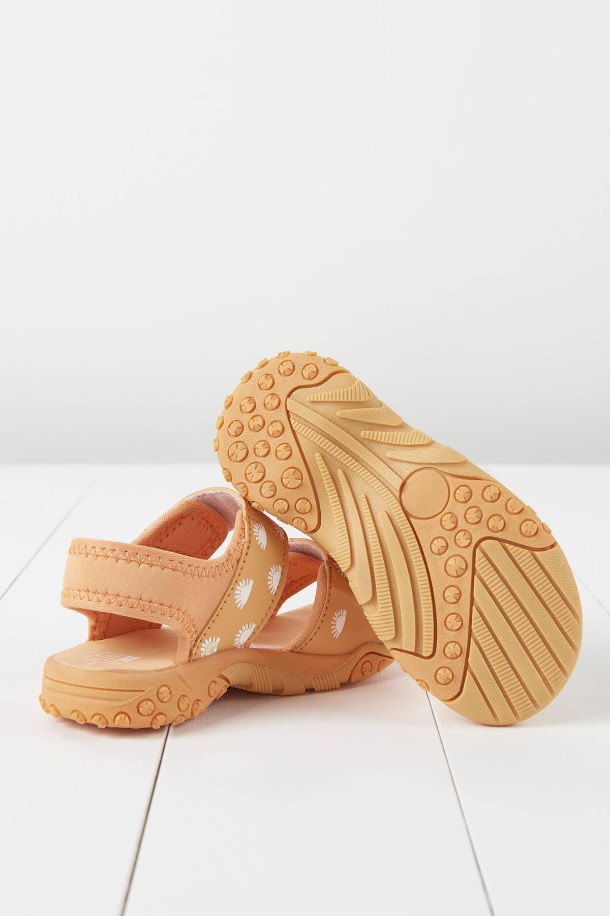 Grass & Air - Colour Changing Sandals - Peach