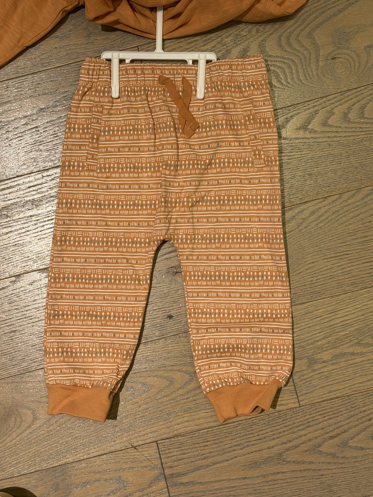 Oliver and Rain - Orange Top & Pattern Print Joggers Set