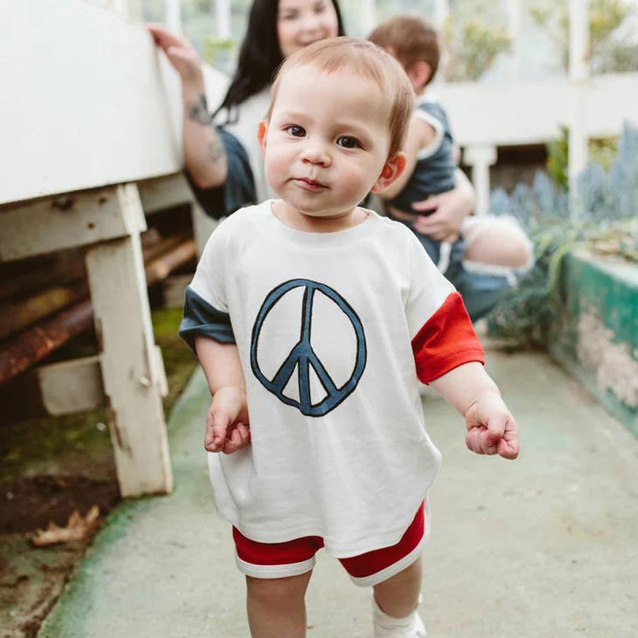 Goumi - Graphic Tee - Peace