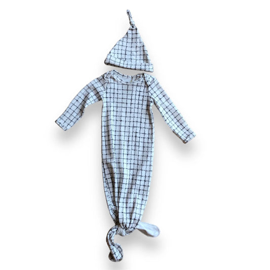 Oliver & Rain Neutral Check Cap and Gown
