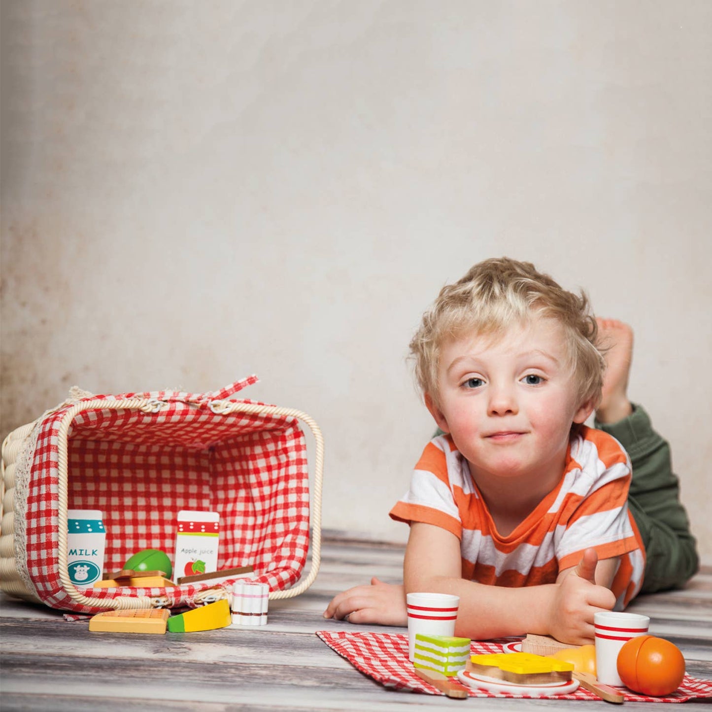 New Classic Toys - Picnic basket