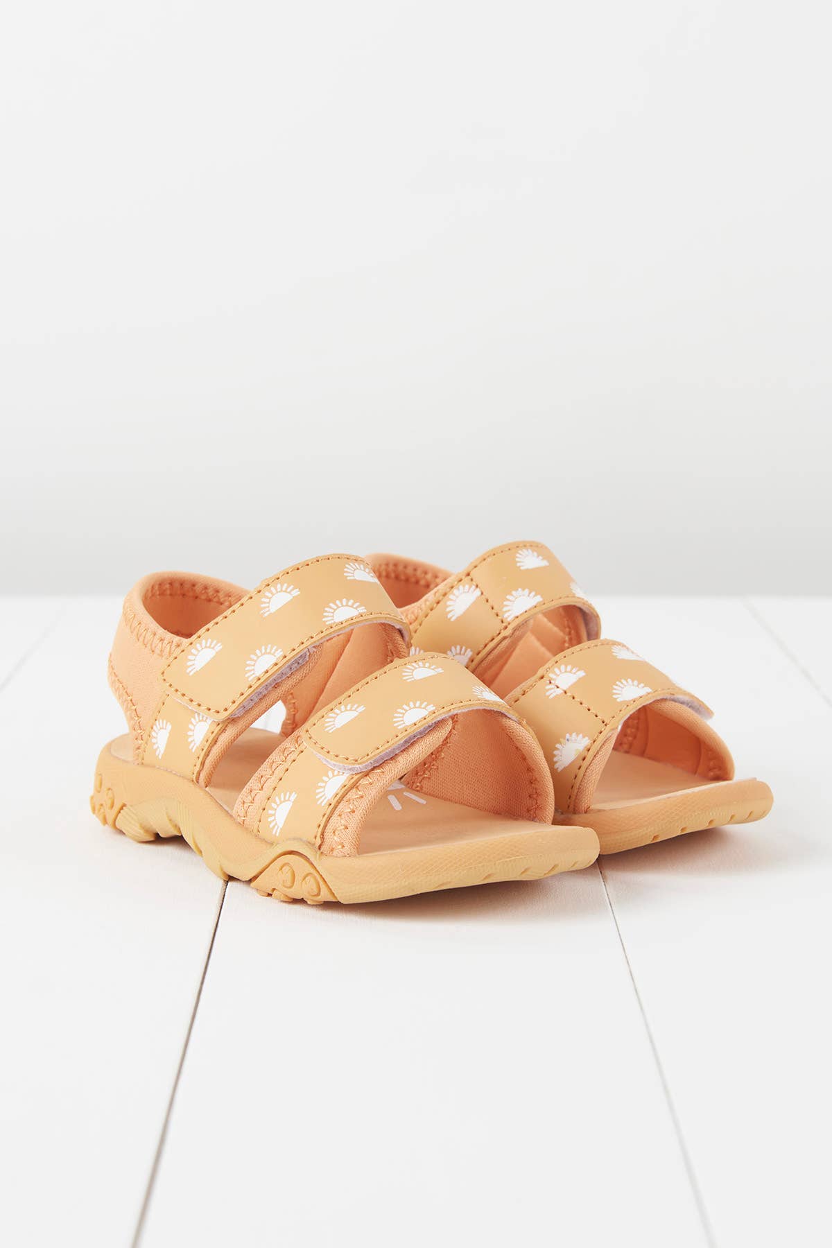 Grass & Air - Colour Changing Sandals - Peach