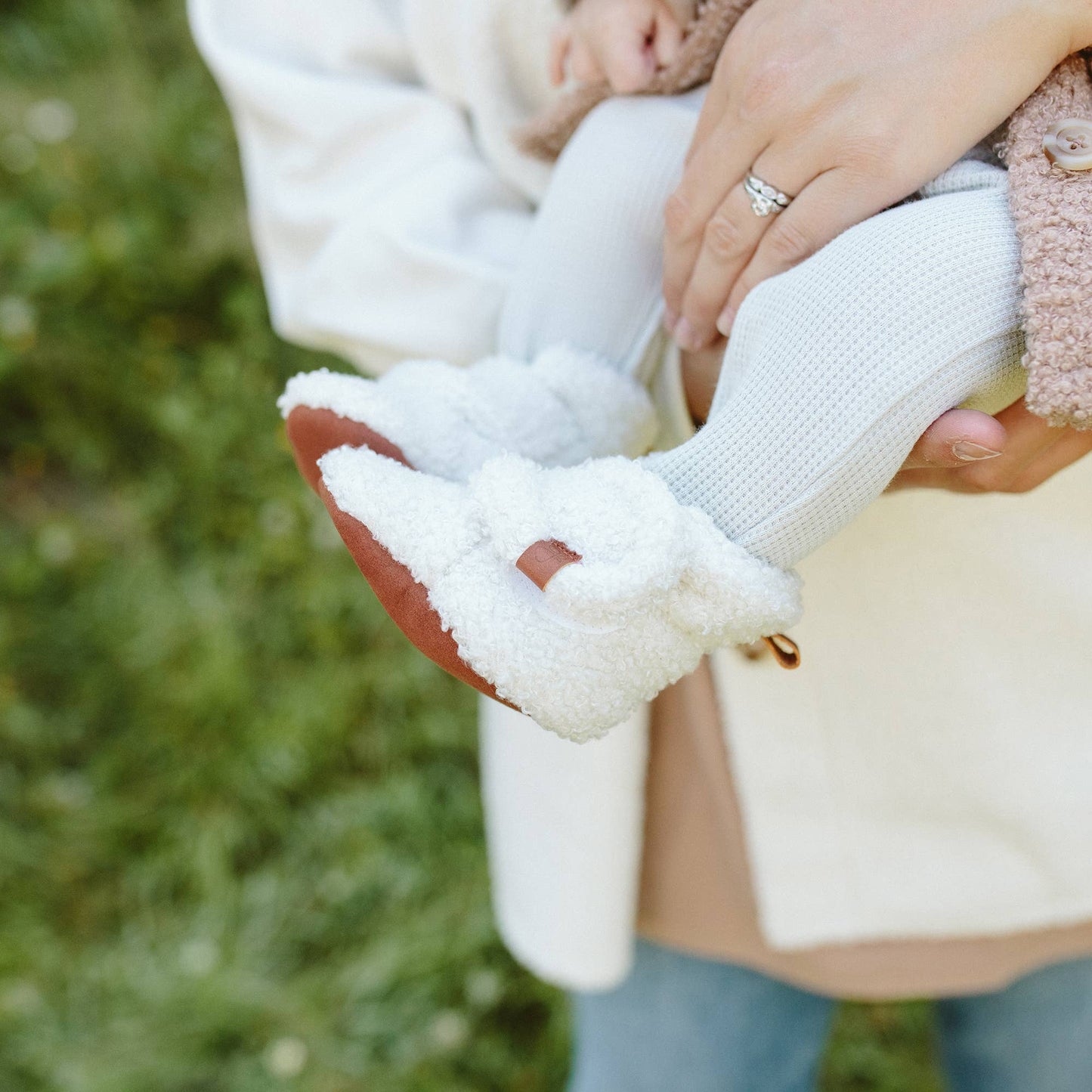 Goumi - Sherpa Baby Stay-On Boots - Alabaster