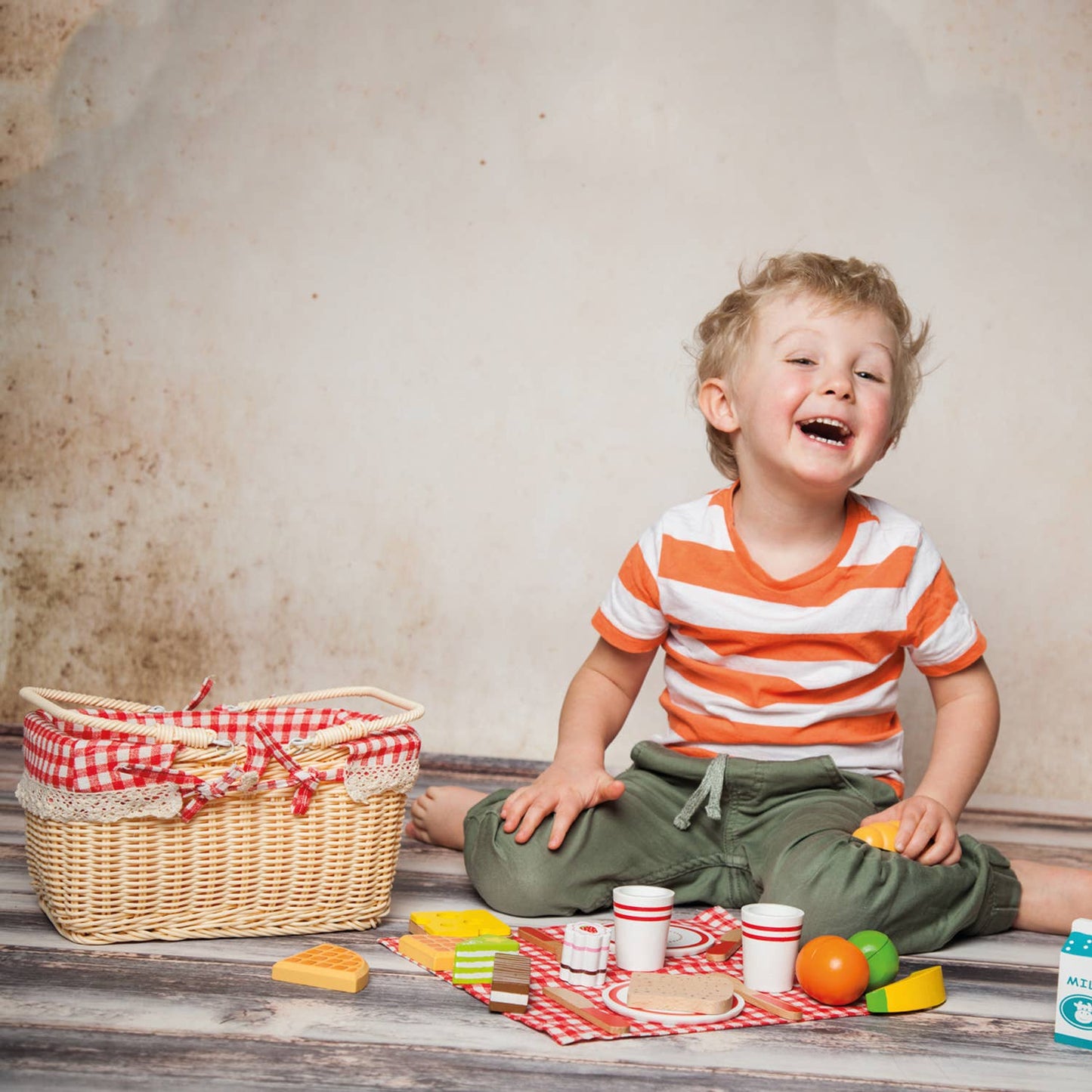 New Classic Toys - Picnic basket