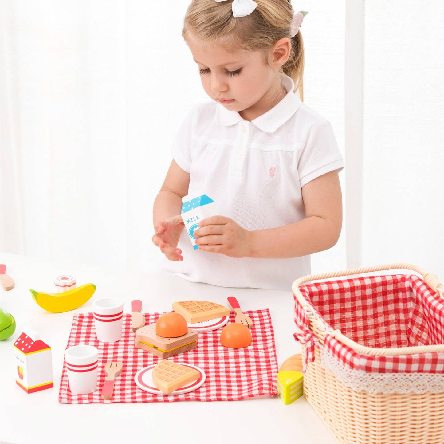 New Classic Toys - Picnic basket